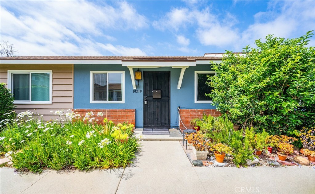 Property Photo:  10210 Holburn Drive  CA 92646 