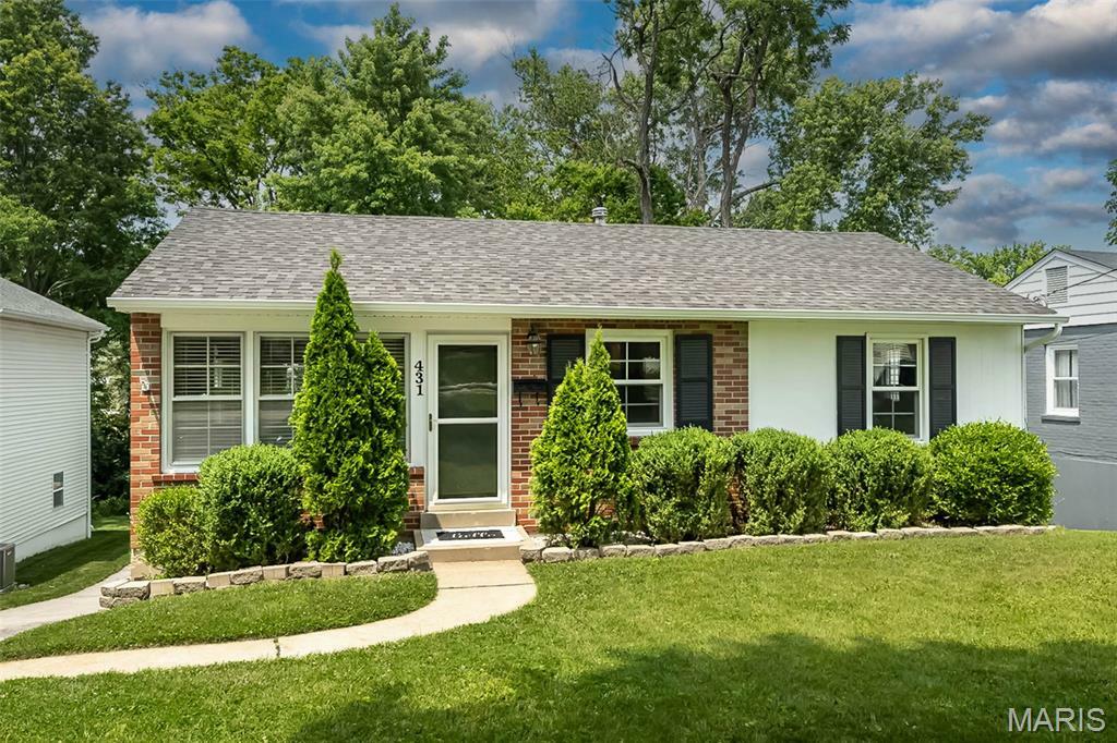 Property Photo: 431 Quan Avenue MO 63122
