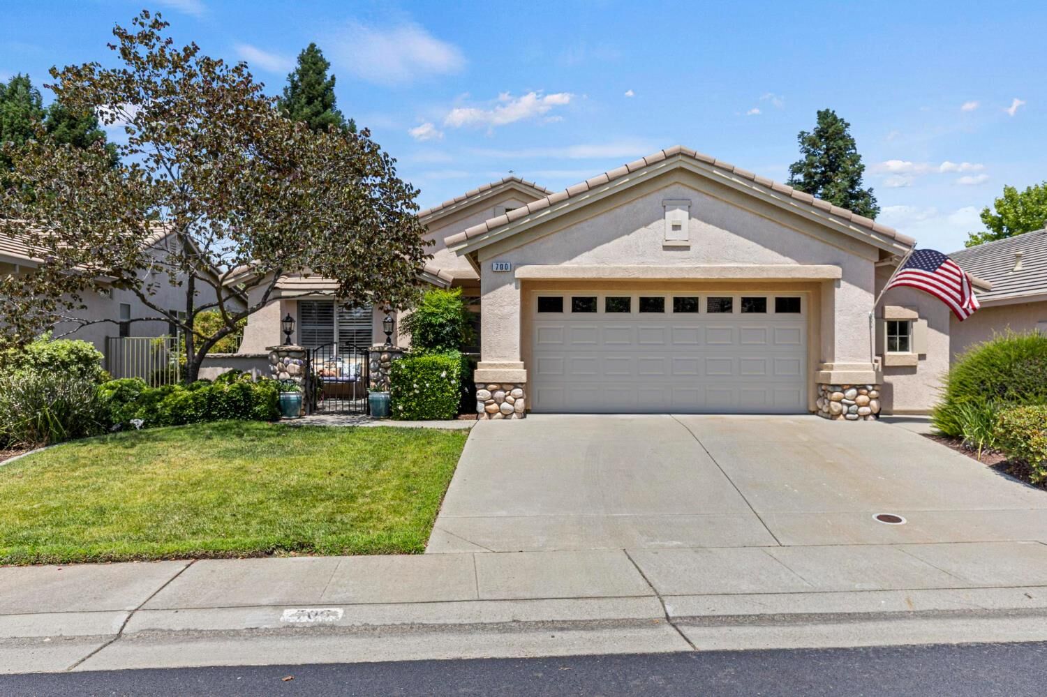 Property Photo:  700 Waterfield Court  CA 95648 