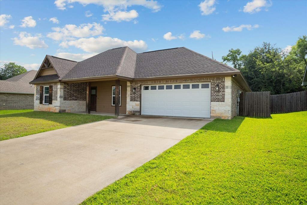 Property Photo: 174 Cedar Hill Loop TX 75904