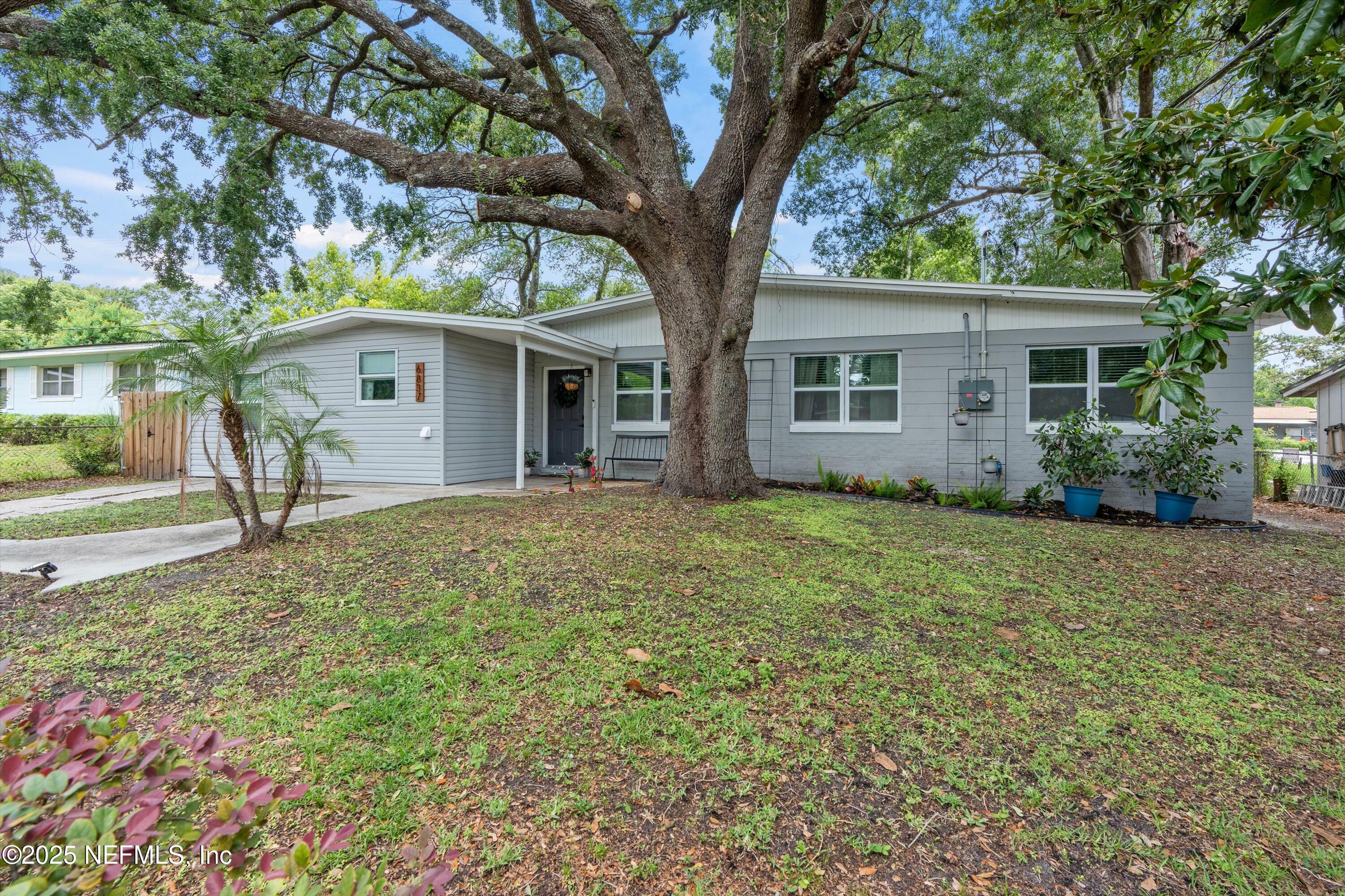 Property Photo: 6837 Tom Thumb Drive FL 32210