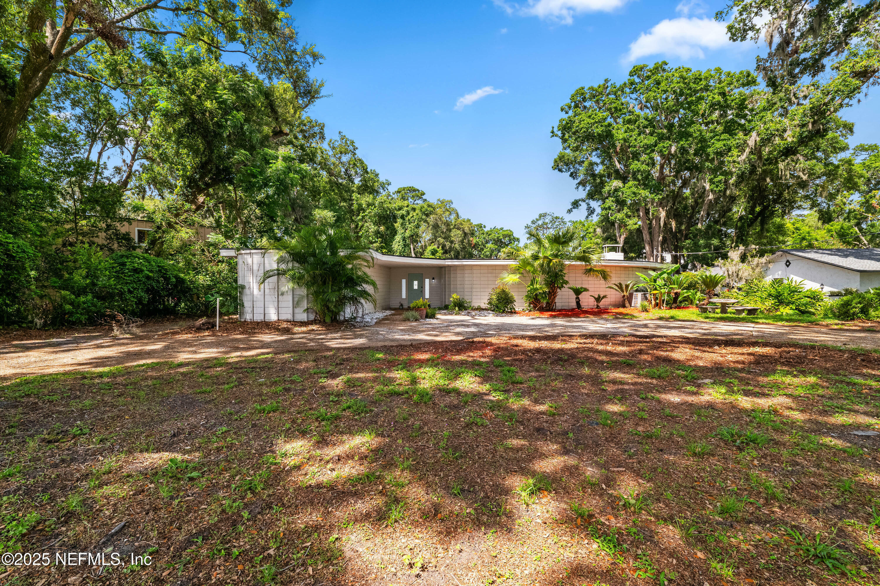 Property Photo: 3132 Forest Circle FL 32257