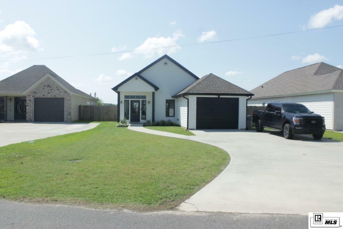 Property Photo: 138 Le Mans Loop LA 71280