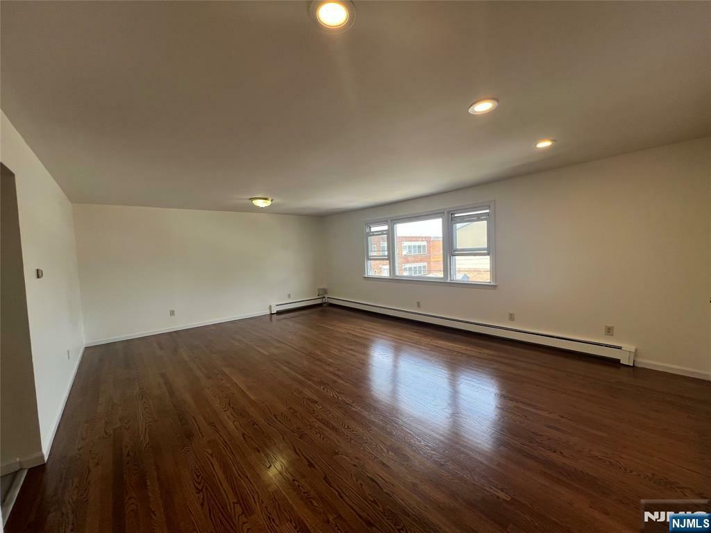 Property Photo:  169 Biltmore Street 2  NJ 07031 