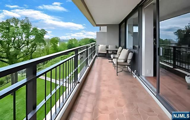Property Photo:  4 Horizon Road 404  NJ 07024 