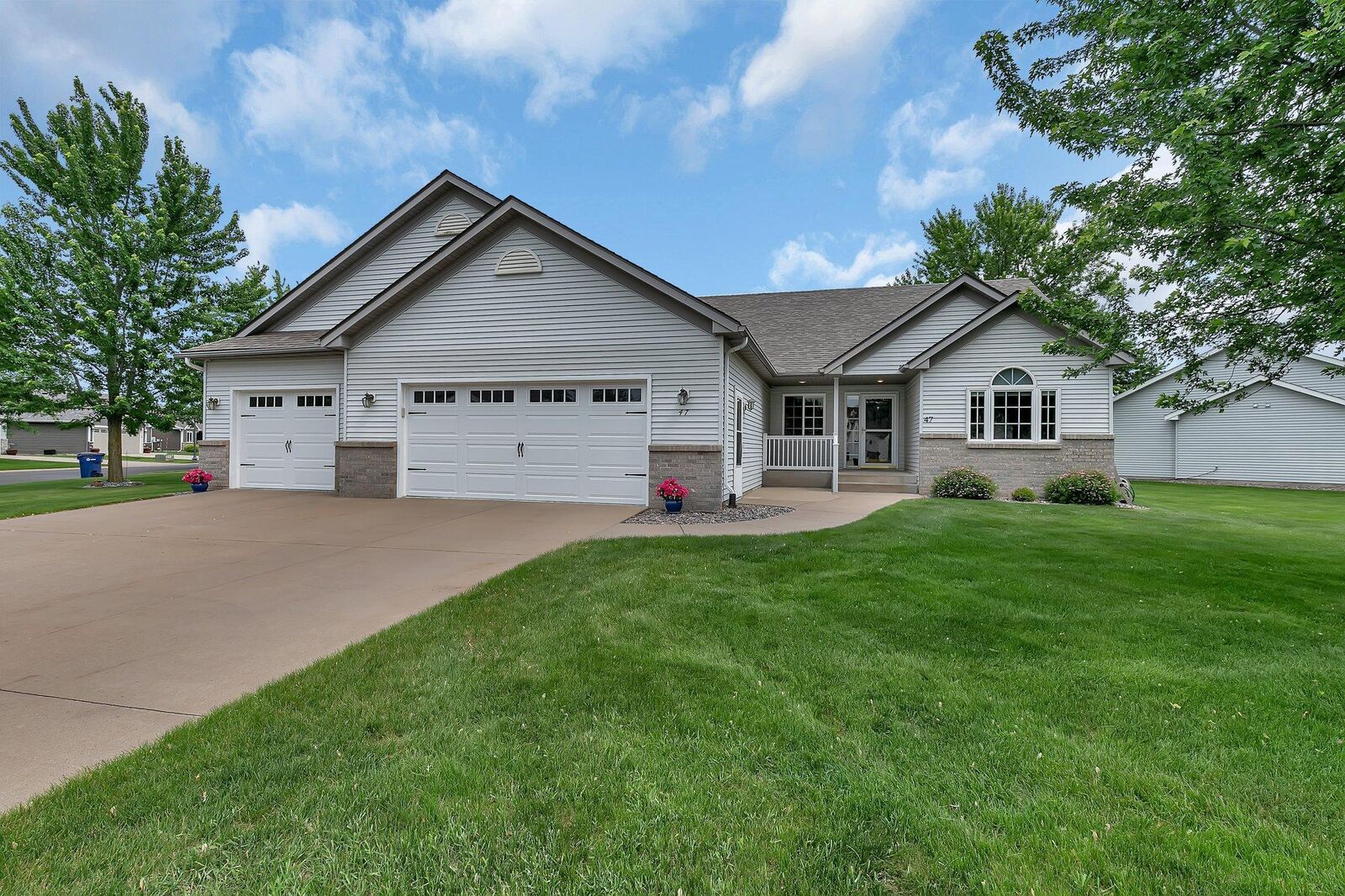 Property Photo:  47 Glenview Loop  MN 56303 