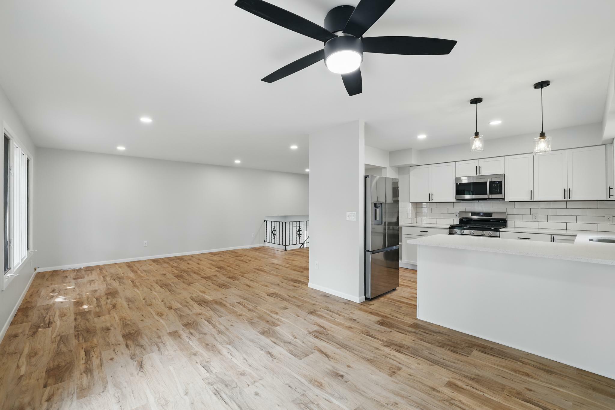 Property Photo:  200 Sterling Street N  MN 55119 