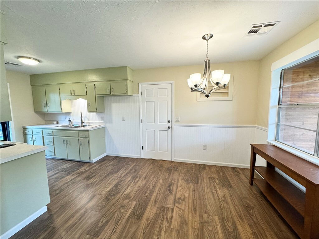 Property Photo: 1202 SE E Street AR 72712