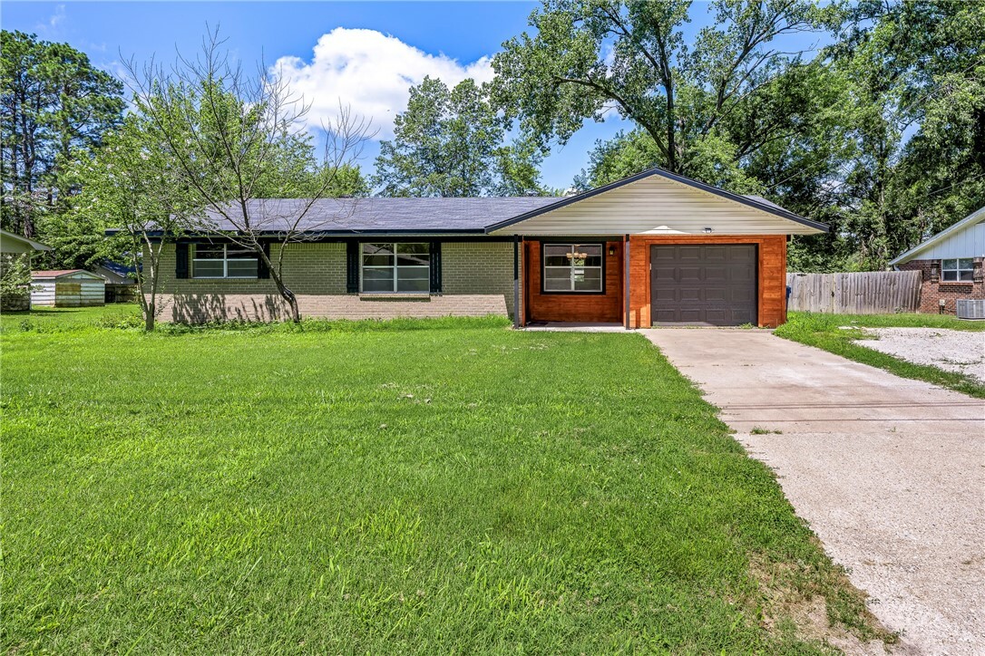 Property Photo: 1202 SE E Street AR 72712