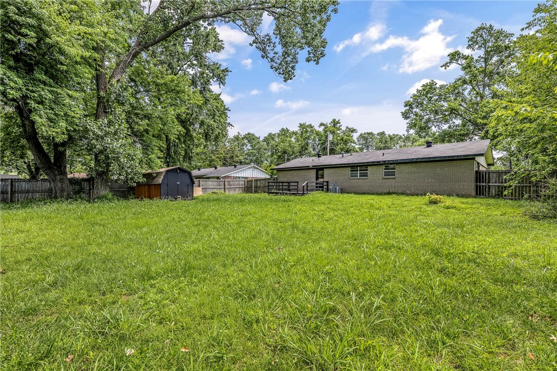 Property Photo: 1202 SE E Street AR 72712