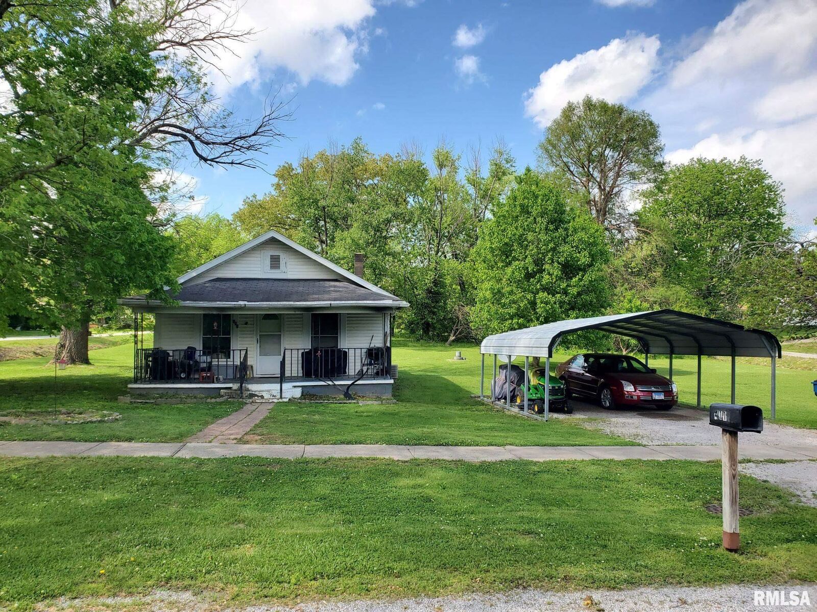 Property Photo:  411 W Main Street  IL 62924 