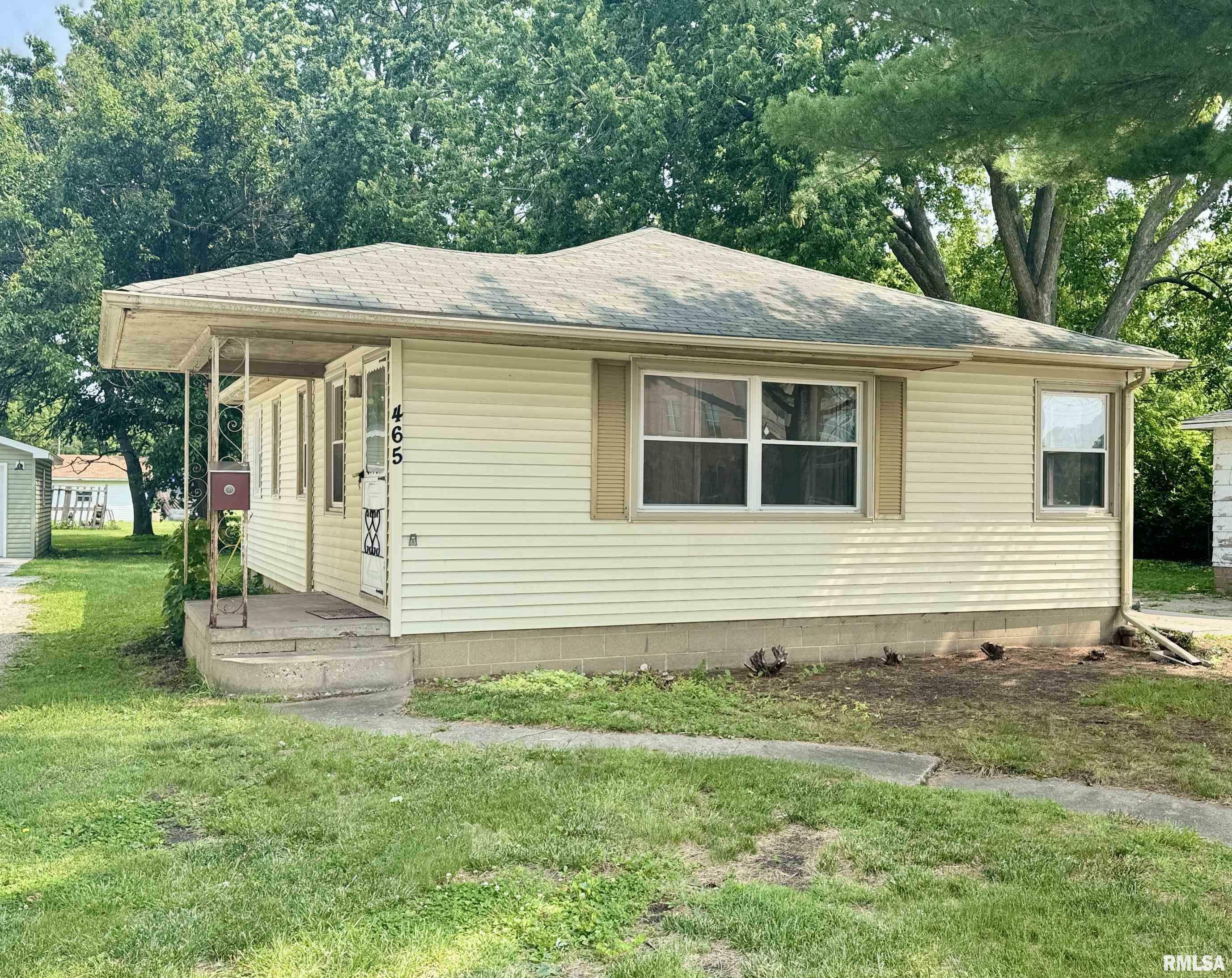 Property Photo: 465 Fifer Street IL 61401