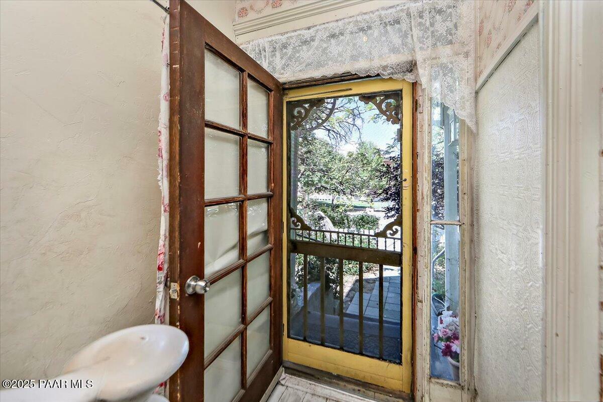 Property Photo: 113 N Pleasant Street AZ 86301