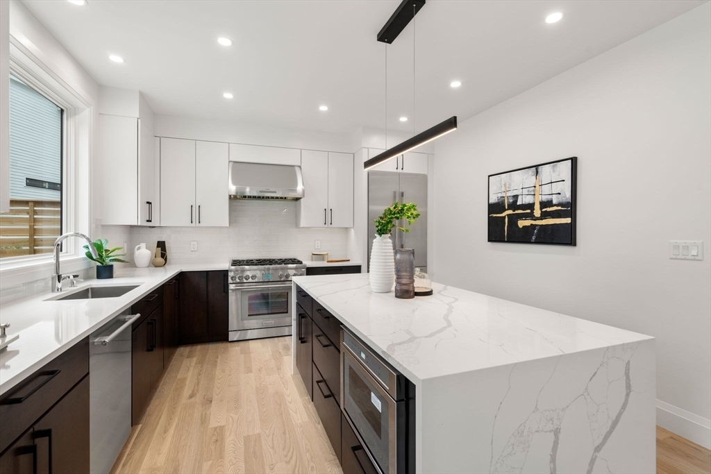 Property Photo: 7 Johnson Place 7 MA 02466