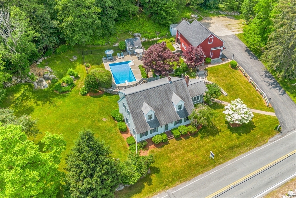 Property Photo: 170 Dunstable Rd MA 01886