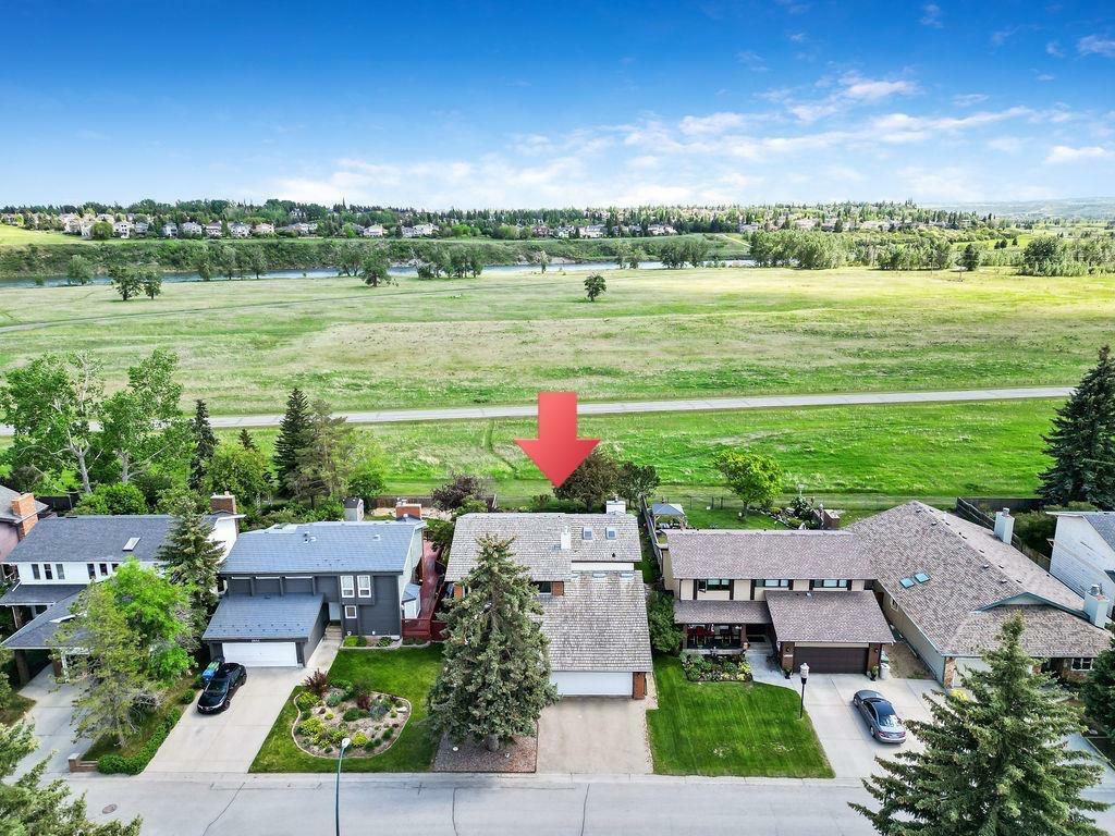 2527 Deer Side Drive SE  Calgary AB T2J 5L7 photo