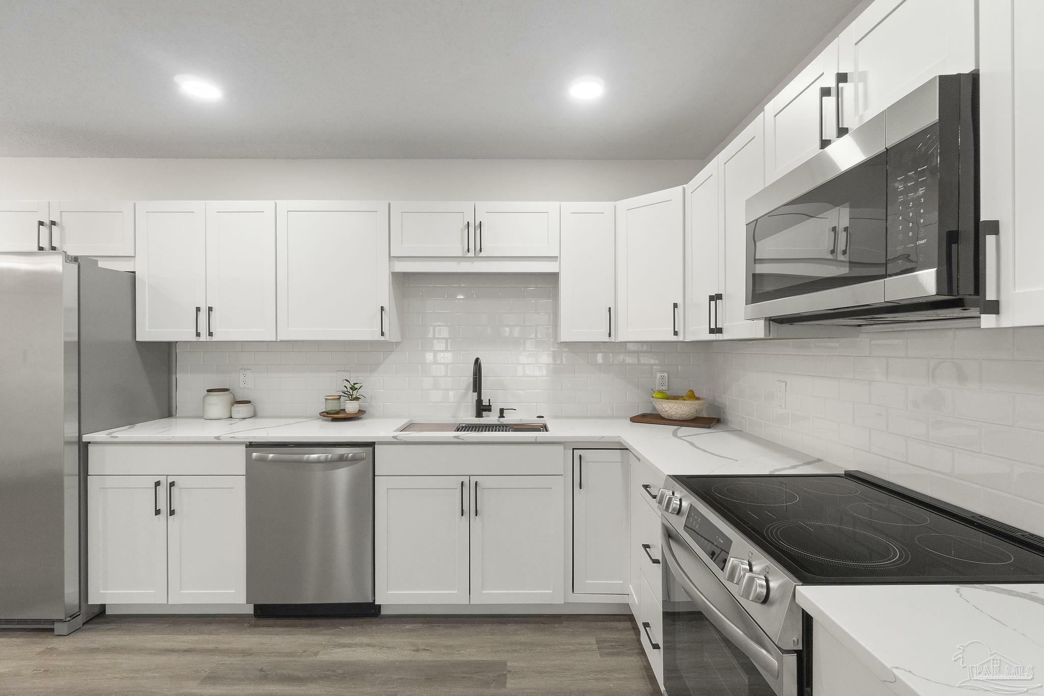 Property Photo: 232 Edison Dr FL 32505