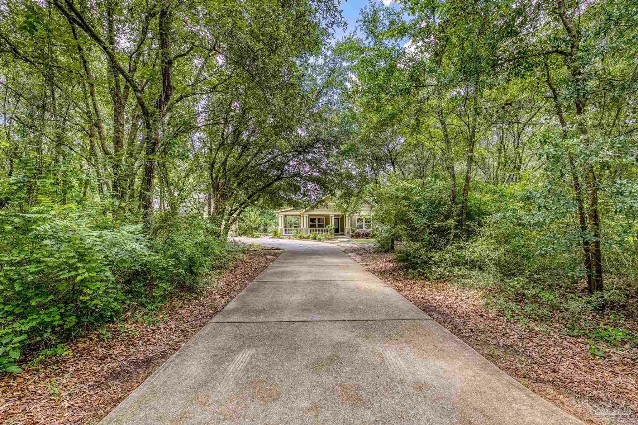 Property Photo: 7515 Whiting Acres Ln FL 32570