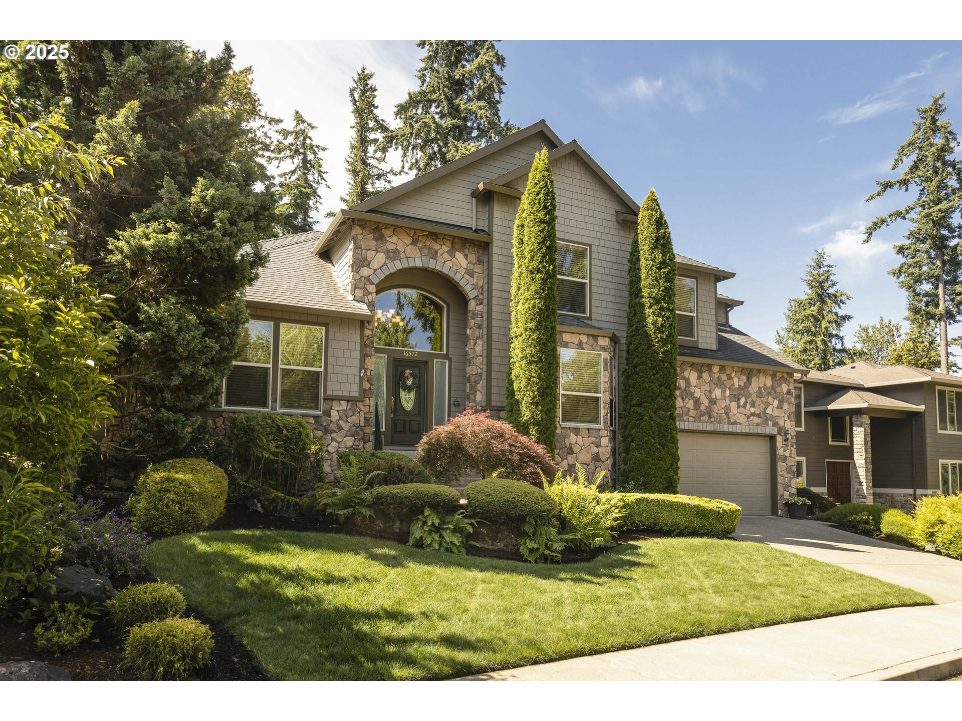 Property Photo: 16572 SE Oak Meadow Ct OR 97089