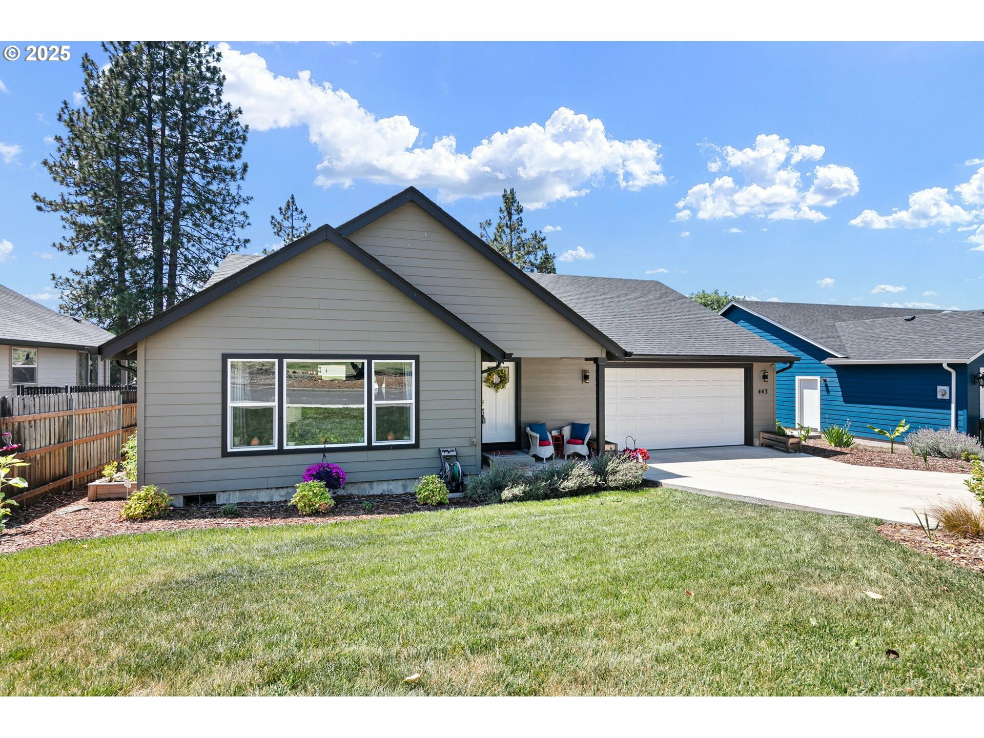 Property Photo: 443 N Hyland Ln OR 97452