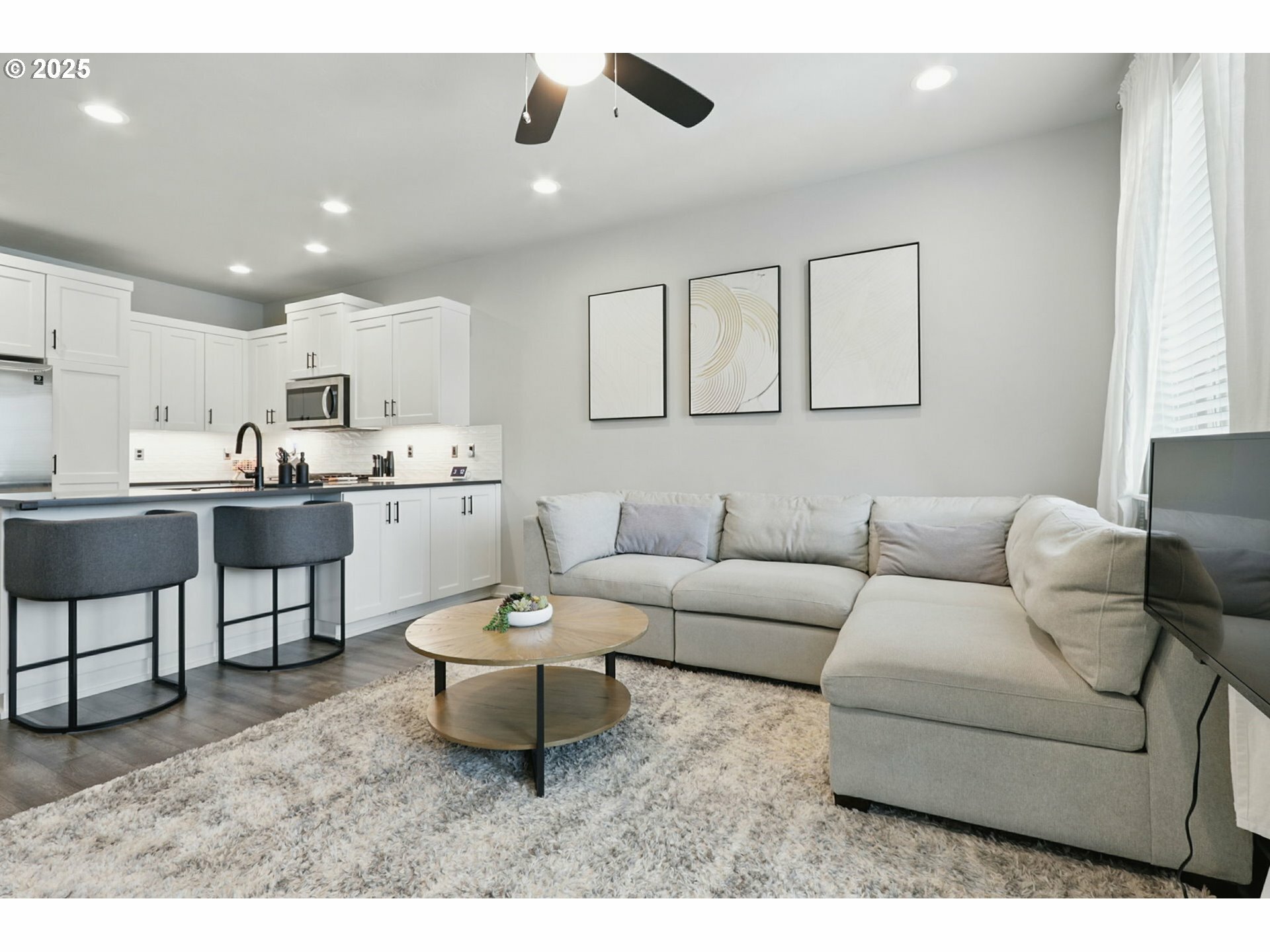 Property Photo: 8043 SE Vermont St OR 97123