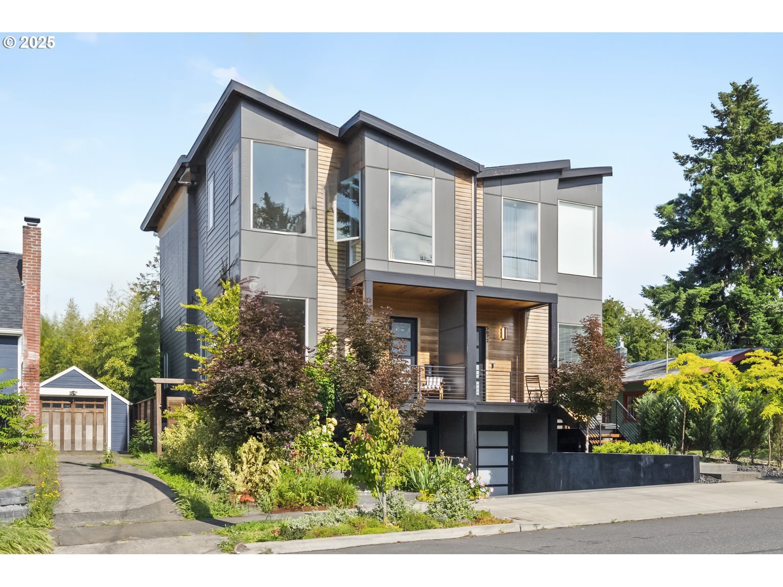 Property Photo:  5674 NE 15th Ave  OR 97211 