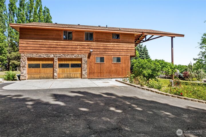 Property Photo:  5407 NW Painted Hills Drive  WA 98823 