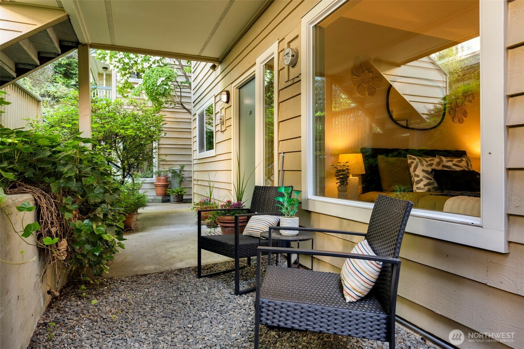 Property Photo:  1717  16th Avenue 10  WA 98122 