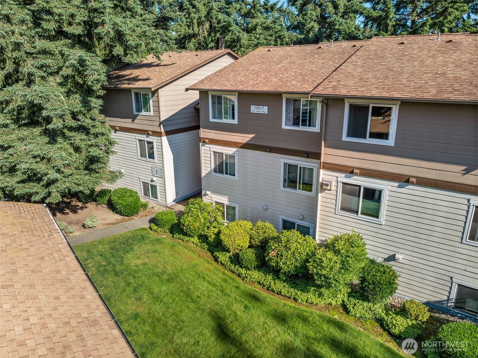 Property Photo: 12617 NE 130th Way E201 WA 98034
