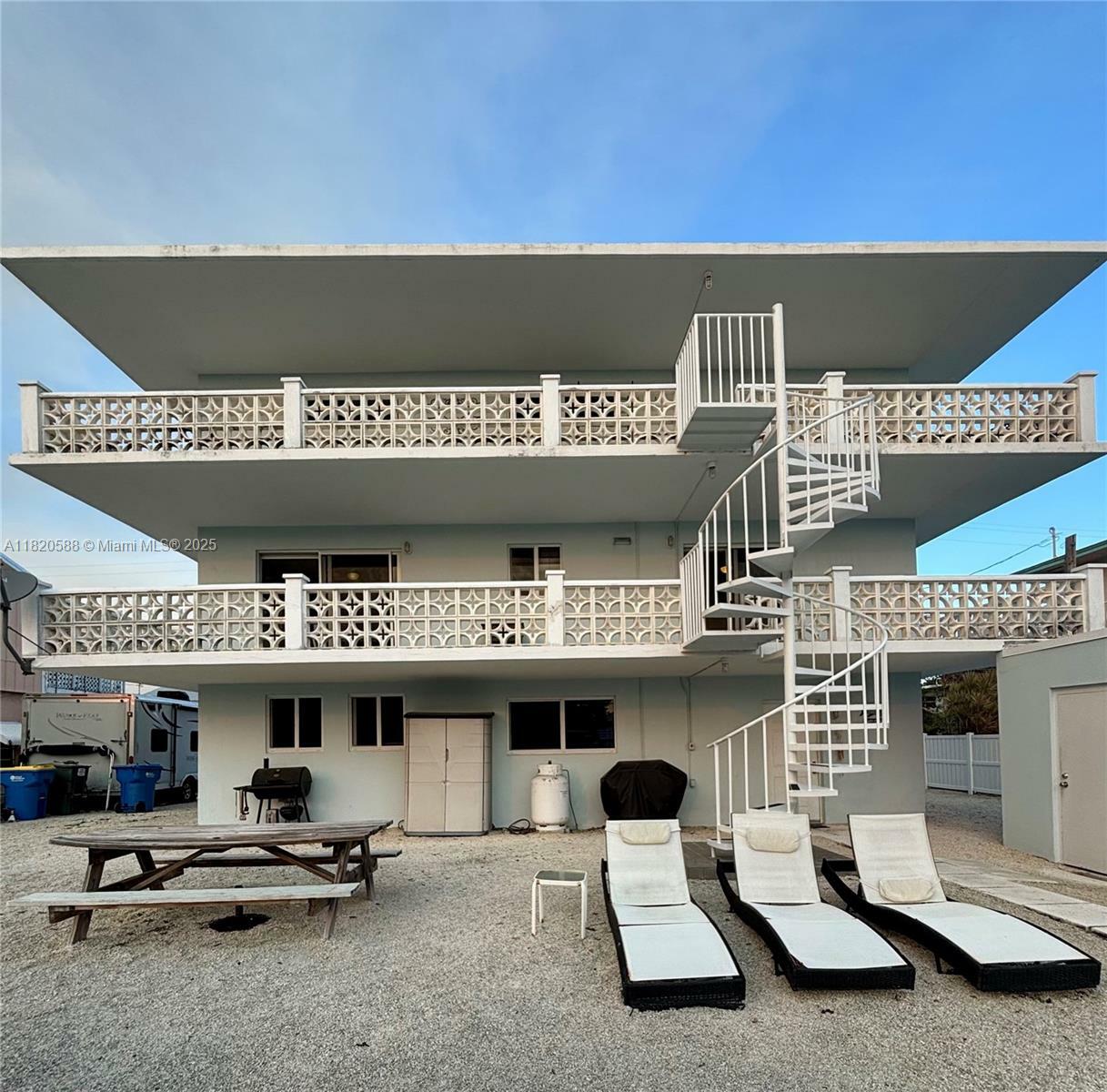 Property Photo:  198 Gulfview Dr 3  FL 33036 