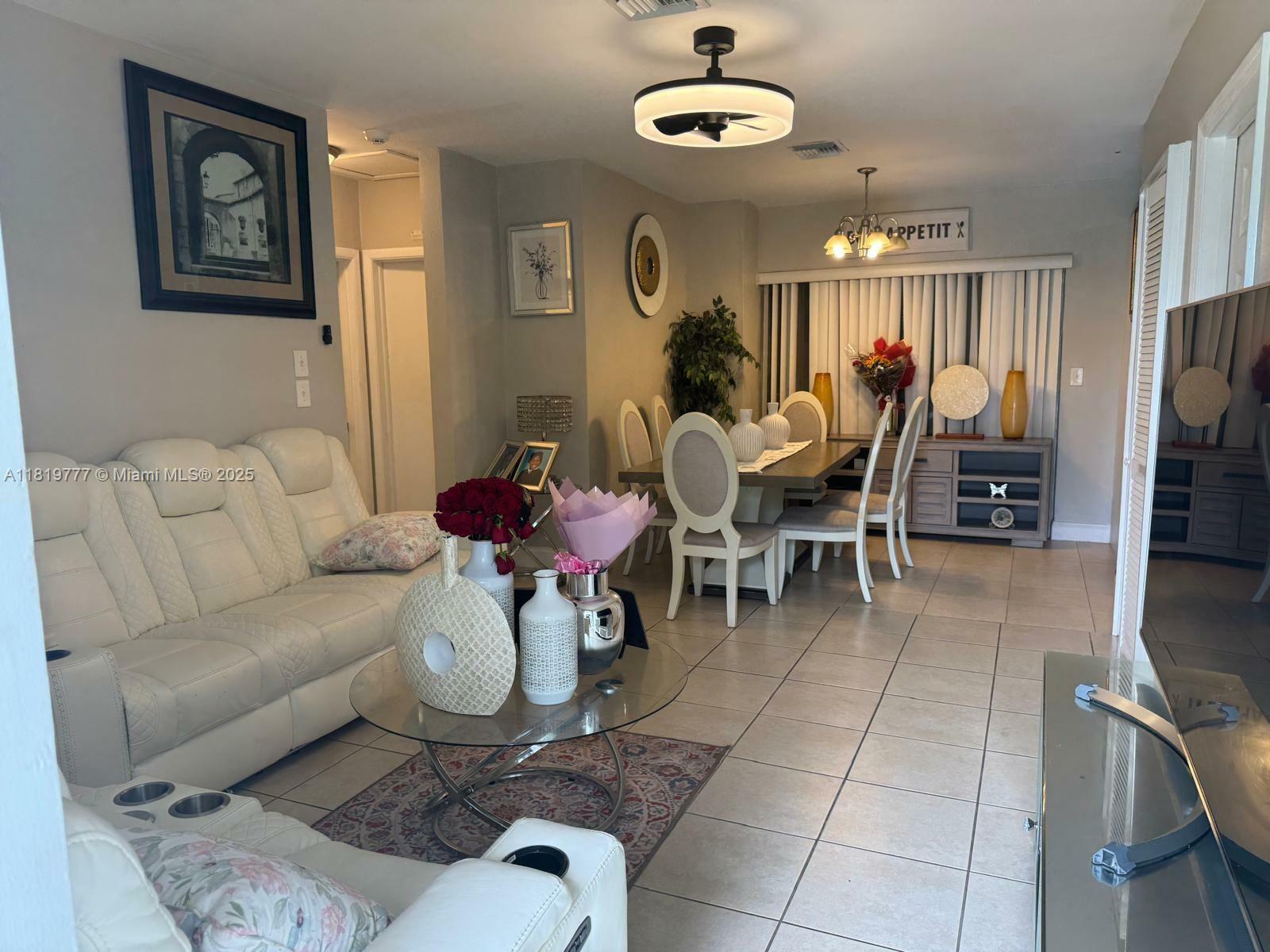 Property Photo: 4620 SW 31st Dr FL 33023