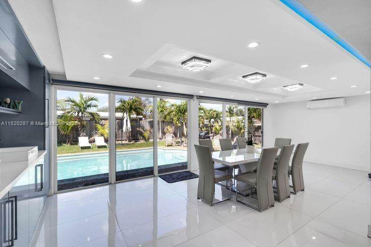 Property Photo:  4140 N 36th Ave  FL 33021 