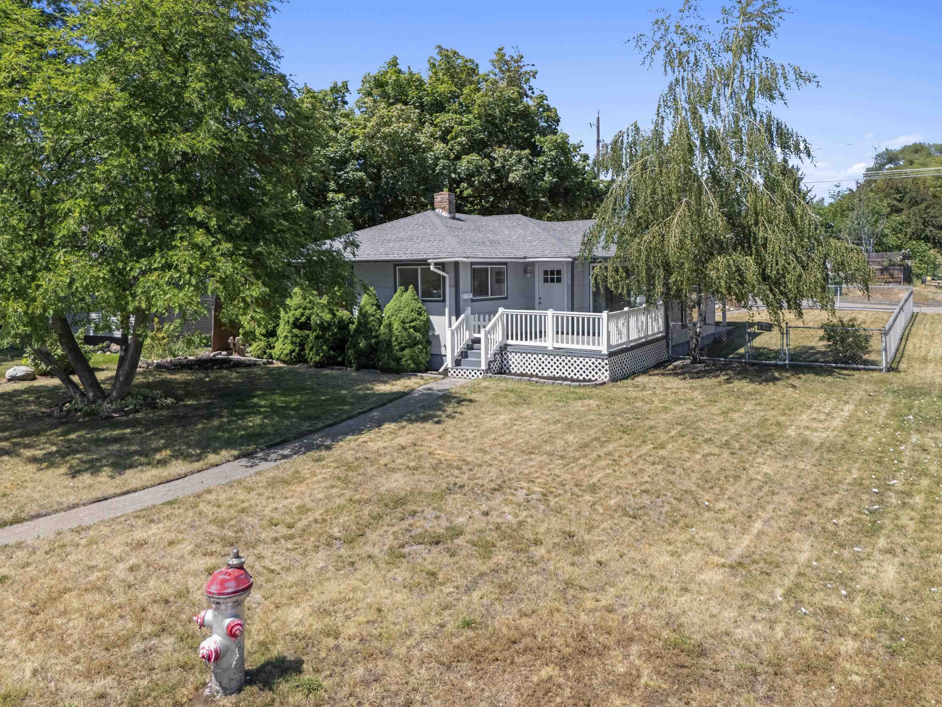 Property Photo: 3927 E Fairview Ave WA 99217