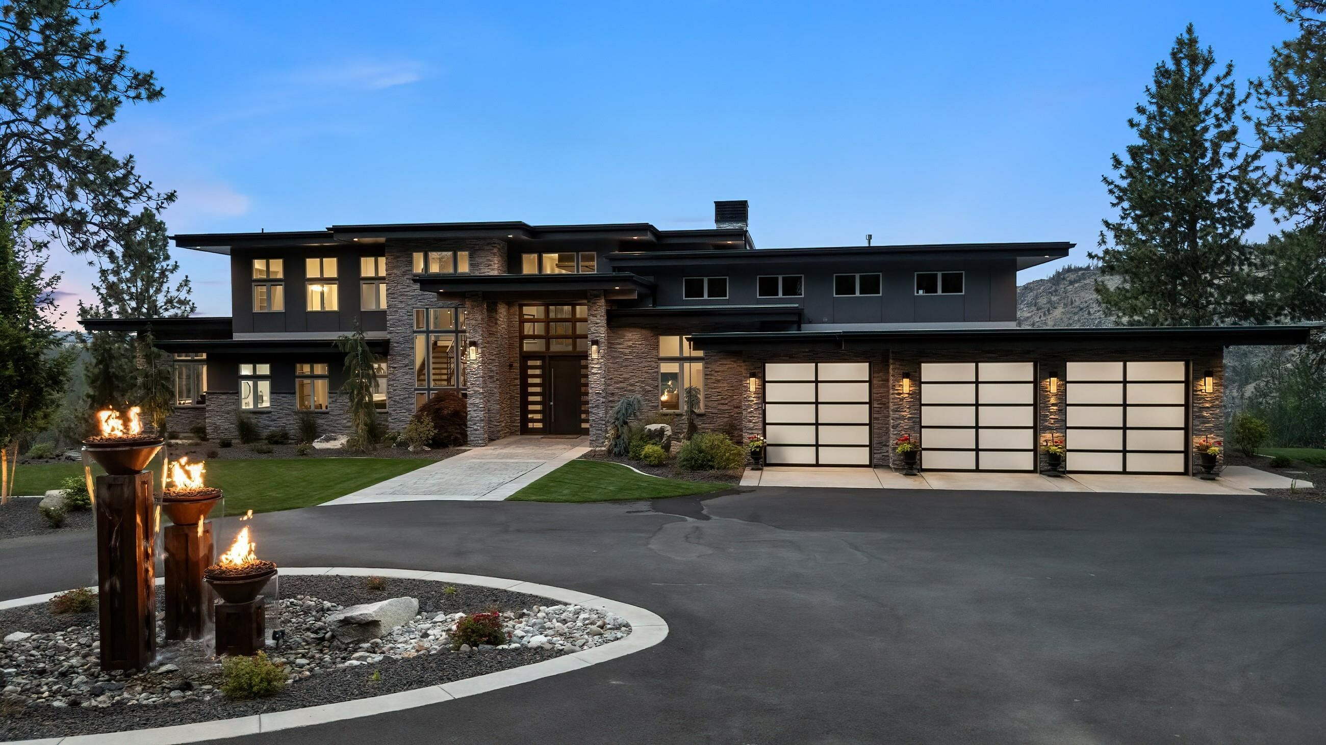 Property Photo:  13903 N Riverbluff Ln  WA 99208 