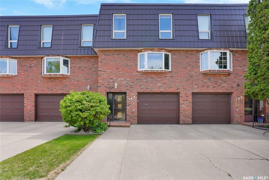 147 Hochelaga Street W  Moose Jaw SK S6H 2G2 photo