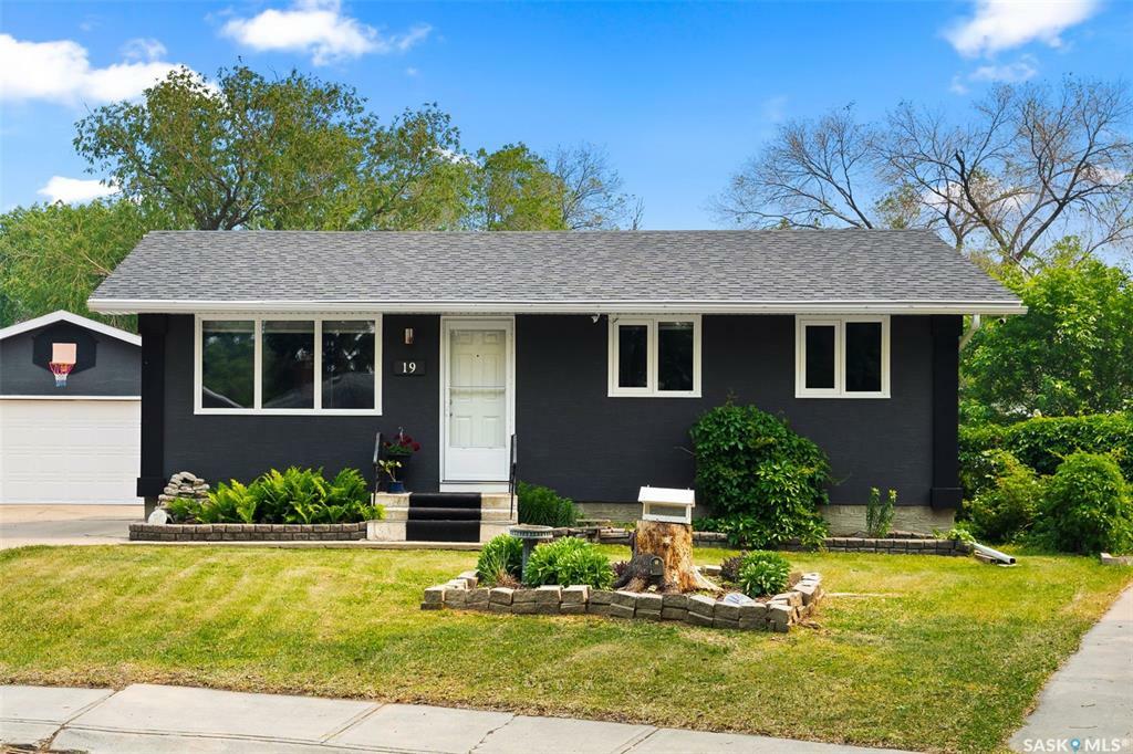 19 Le Jeune Place  Regina SK S4T 6K2 photo