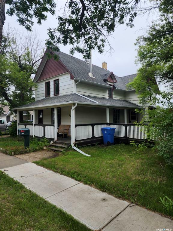Property Photo:  626 2nd Street  SK S4A 0K9 