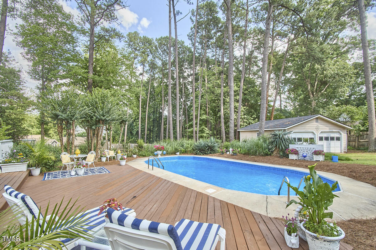 Property Photo: 1913 Fawndale Drive NC 27612