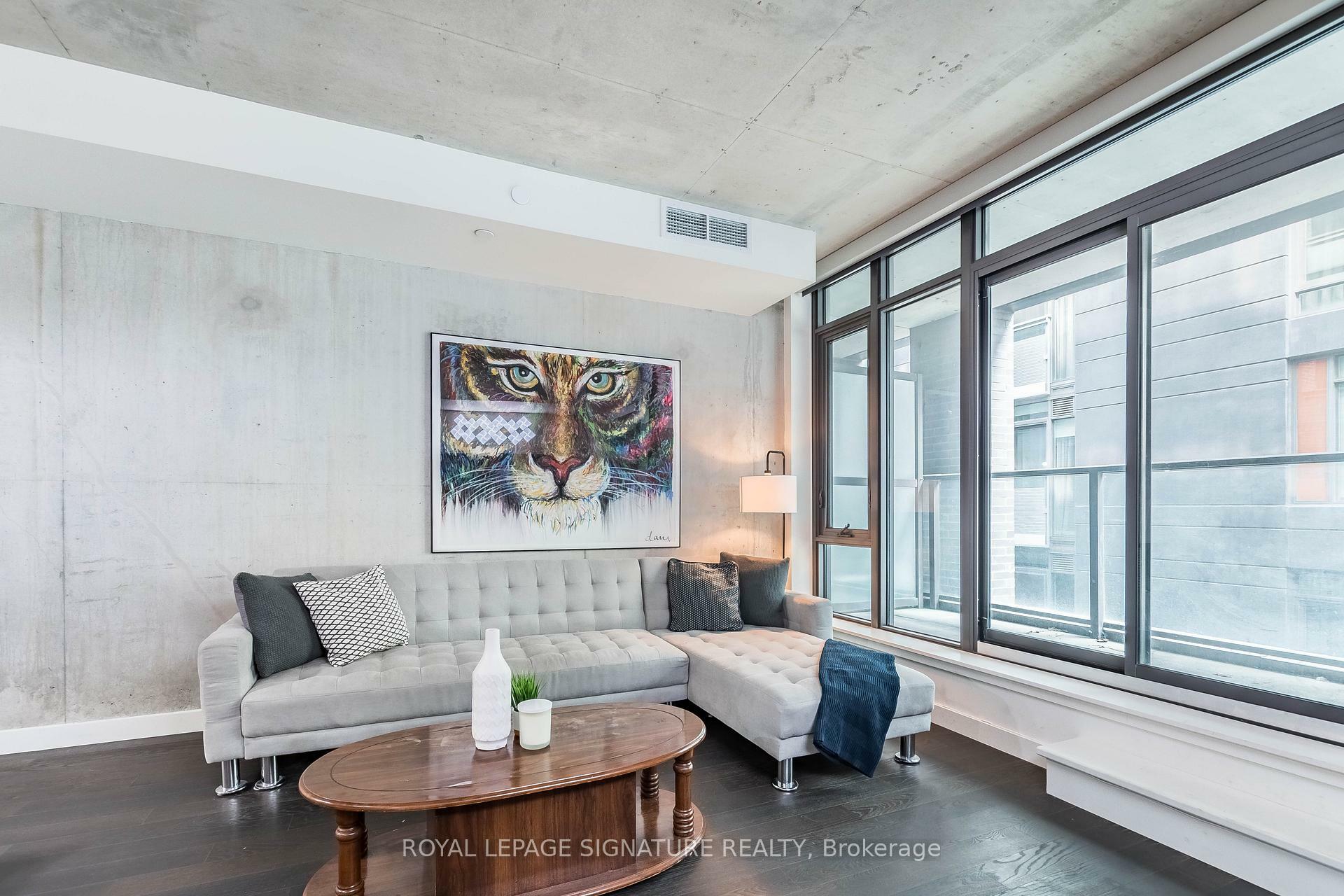 Property Photo: 111 Bathurst Street 318 ON M5V 0M9