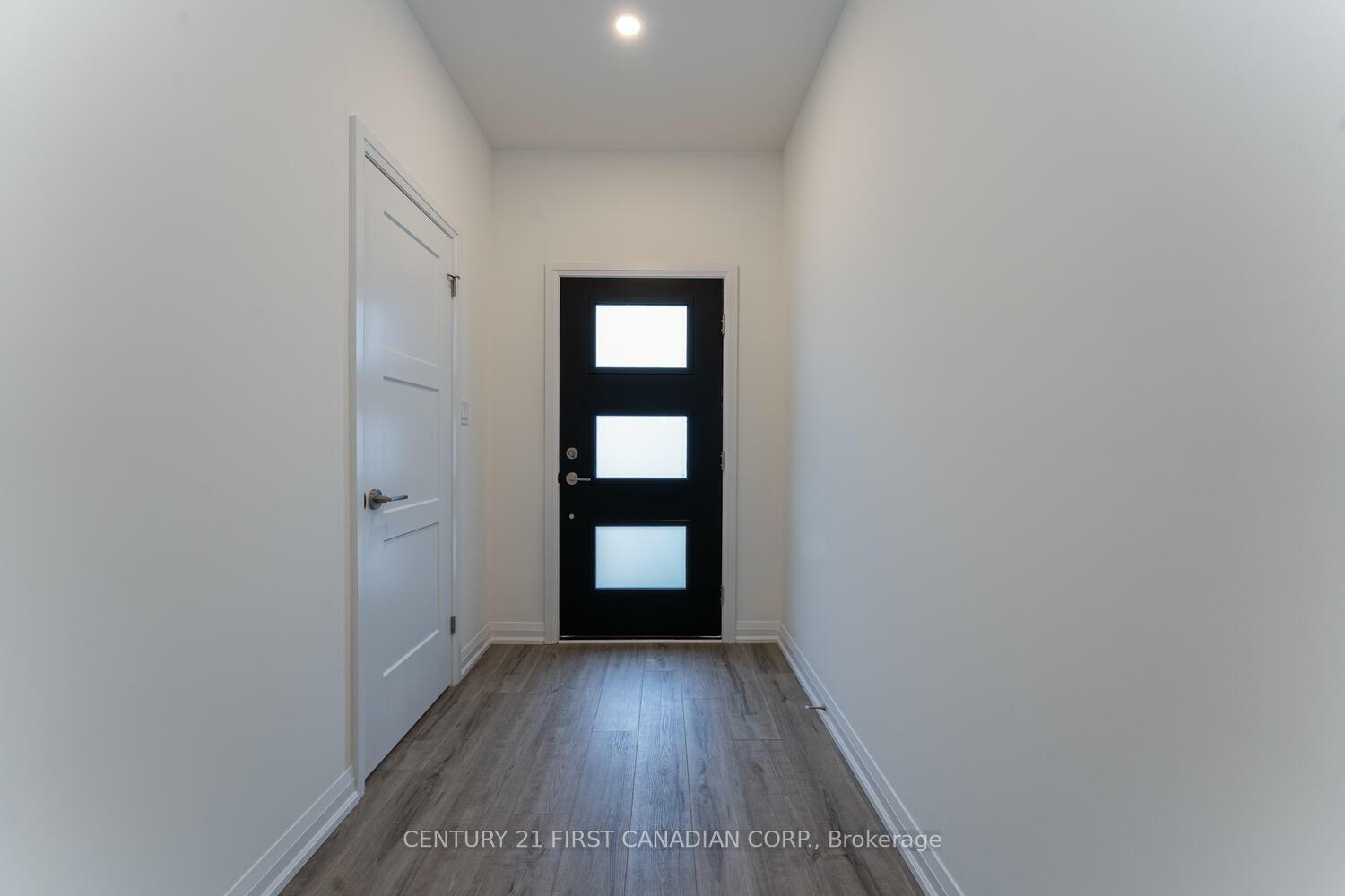 Property Photo: 17 Nicholson Street 7 ON N0M 2J0
