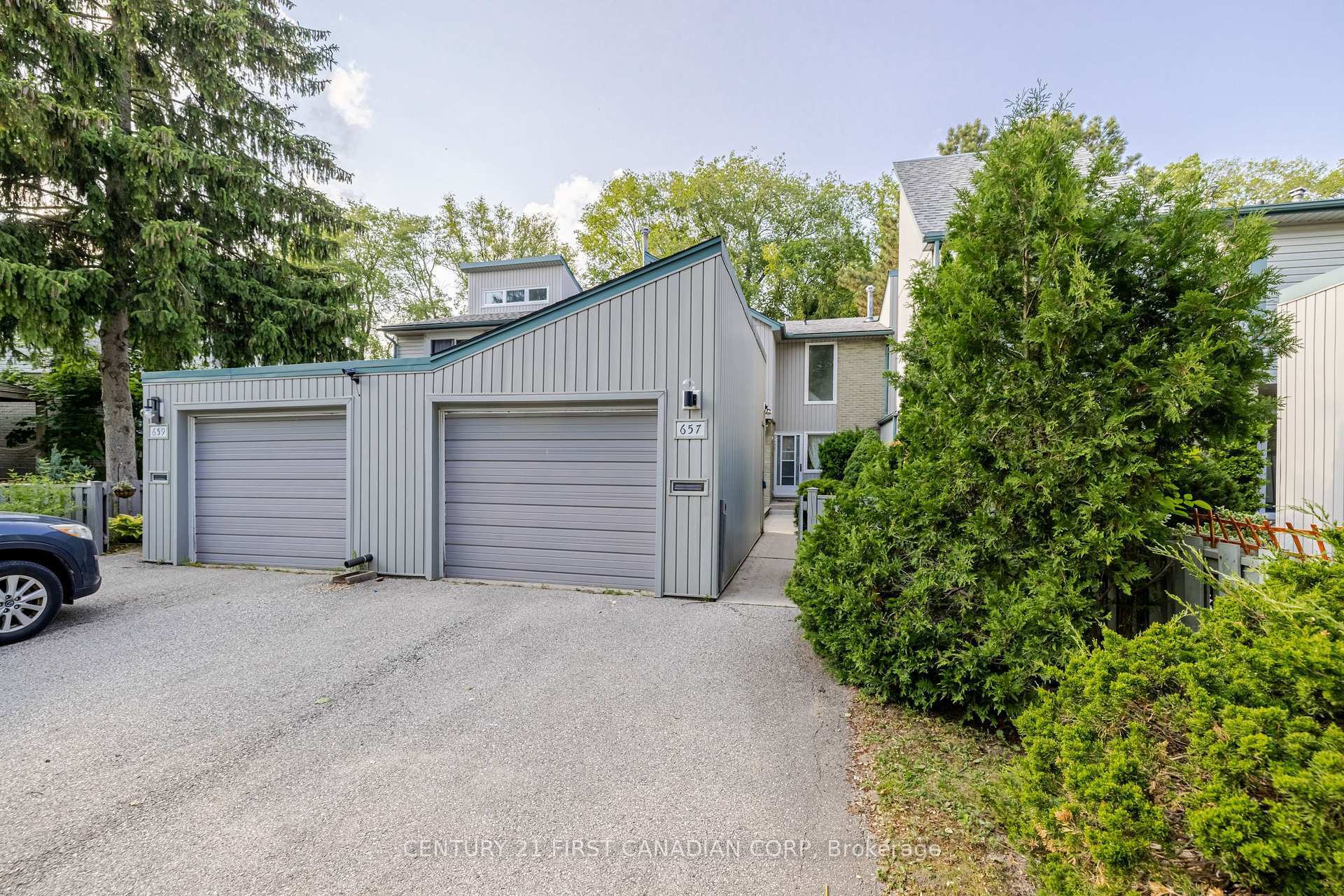 Property Photo: 657 Woodcrest Boulevard 14 ON N6K 1P8