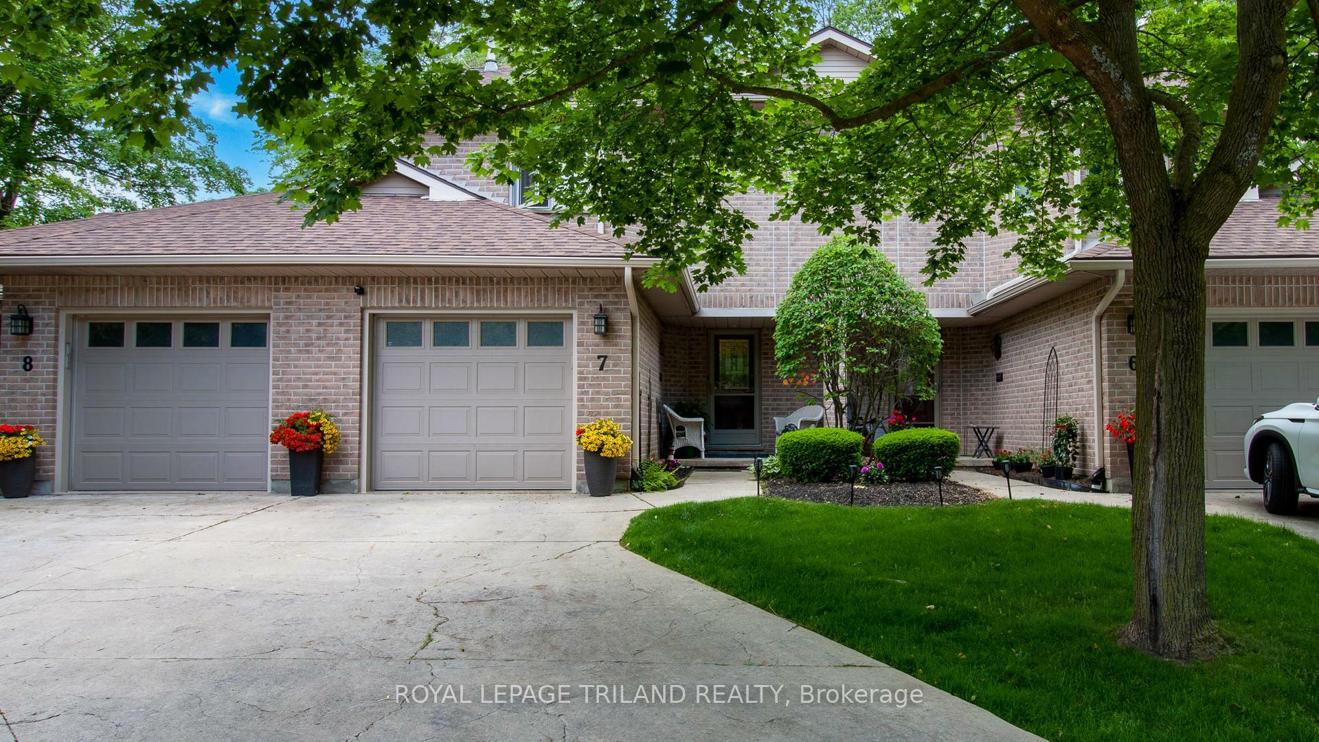 Property Photo: 70 Glenroy Road 7 ON N5Z 4W9