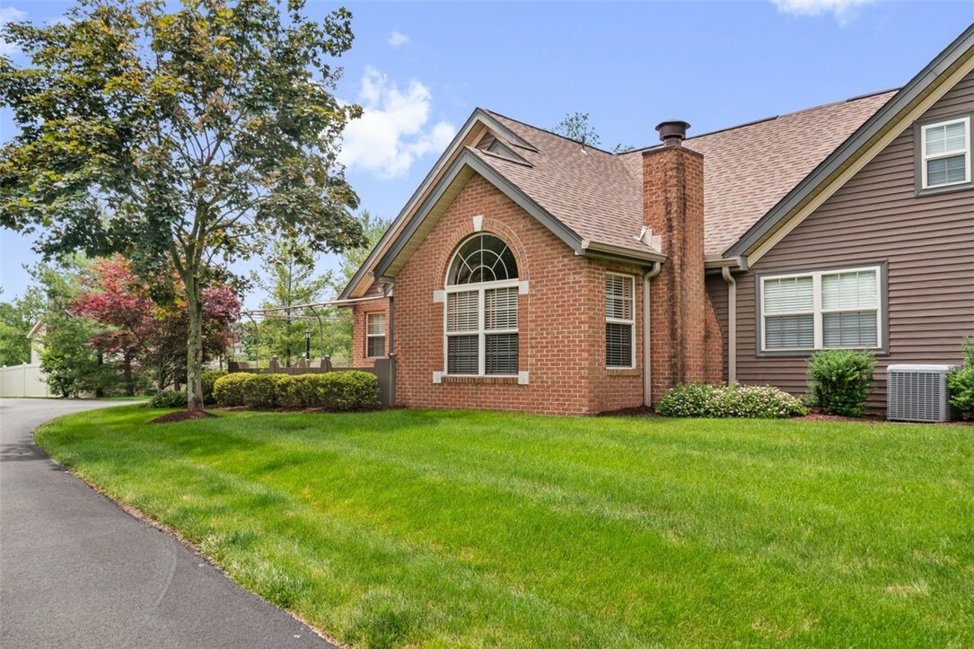 Property Photo: 6422 Jefferson Pointe Cir PA 15025