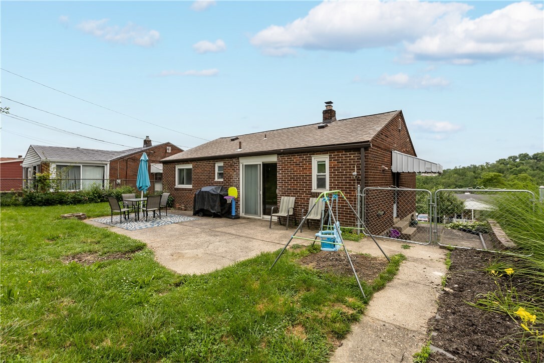 Property Photo: 237 Creston PA 15122