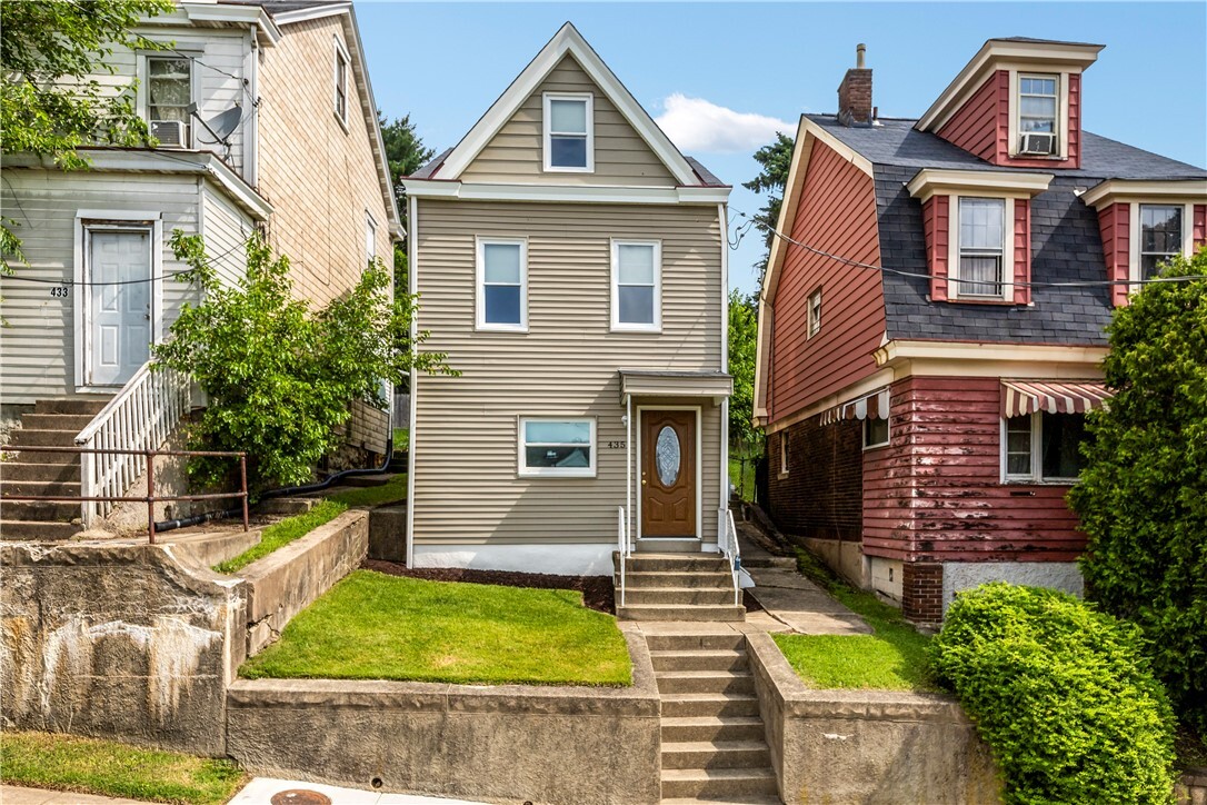 Property Photo:  435 Walde St  PA 15210 