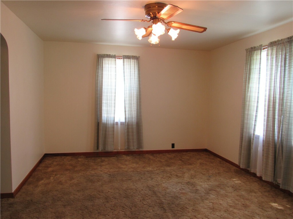 Property Photo: 1764 Rose St PA 15068