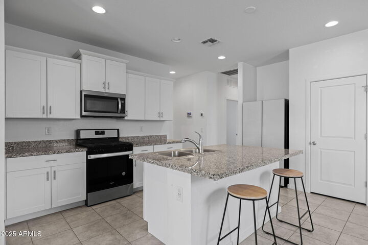 Property Photo:  36987 N Sidewinder Drive  AZ 85140 