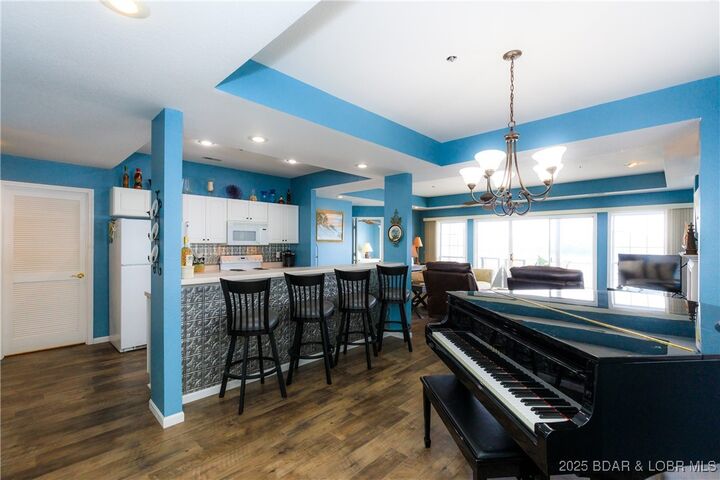 Property Photo: 607 E Harbour Towne Drive E-607 MO 65049