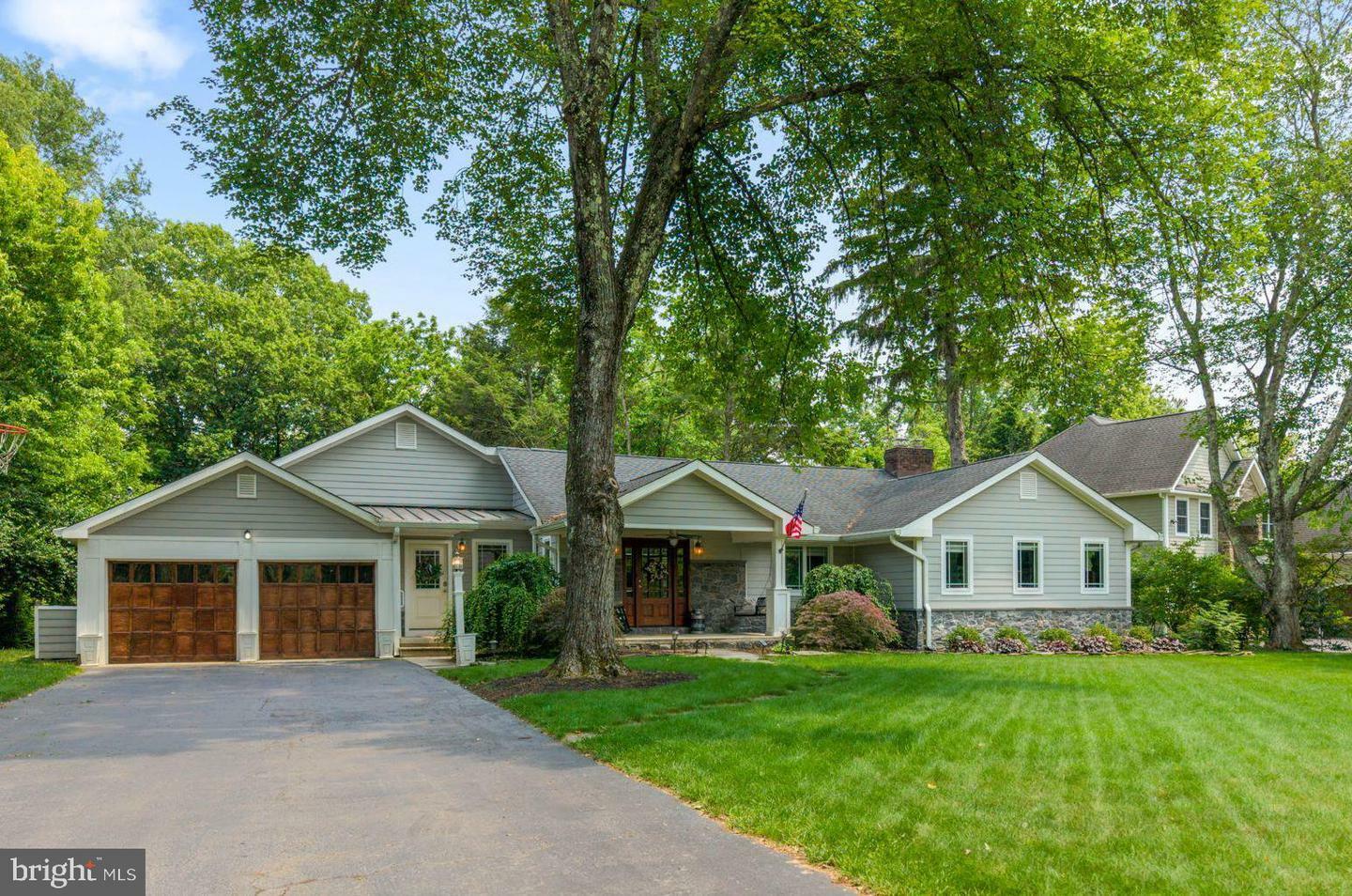 Property Photo: 65 Shady Brook La NJ 08540