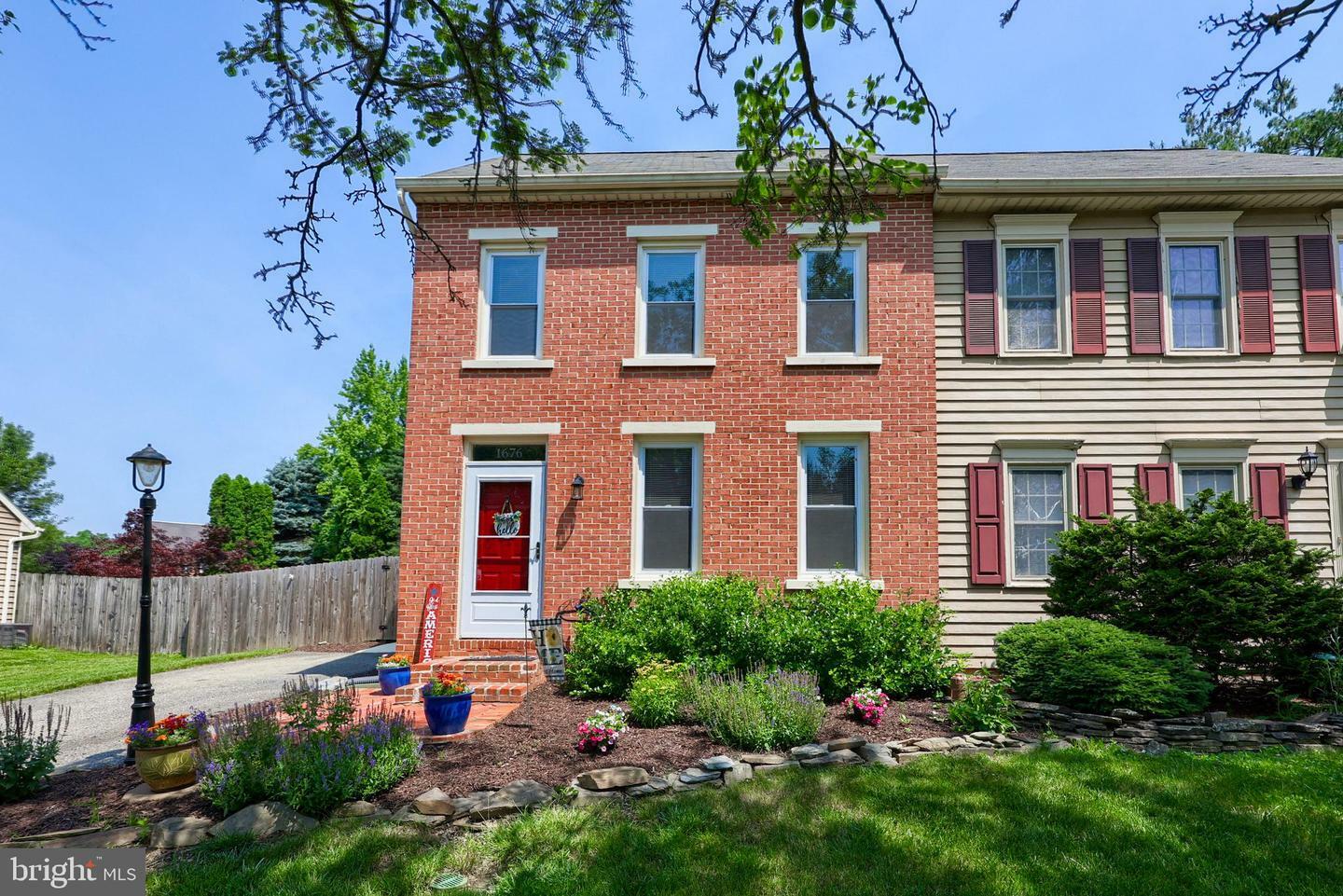 Property Photo: 1676 Chadwick Circle PA 17603